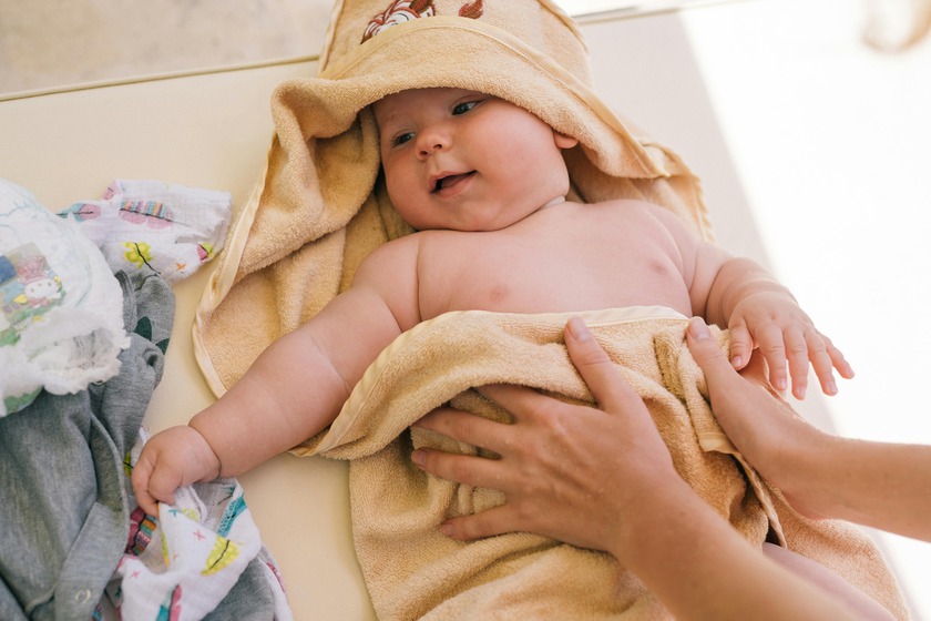 https://example.com/baby-bath-towel-features.jpg