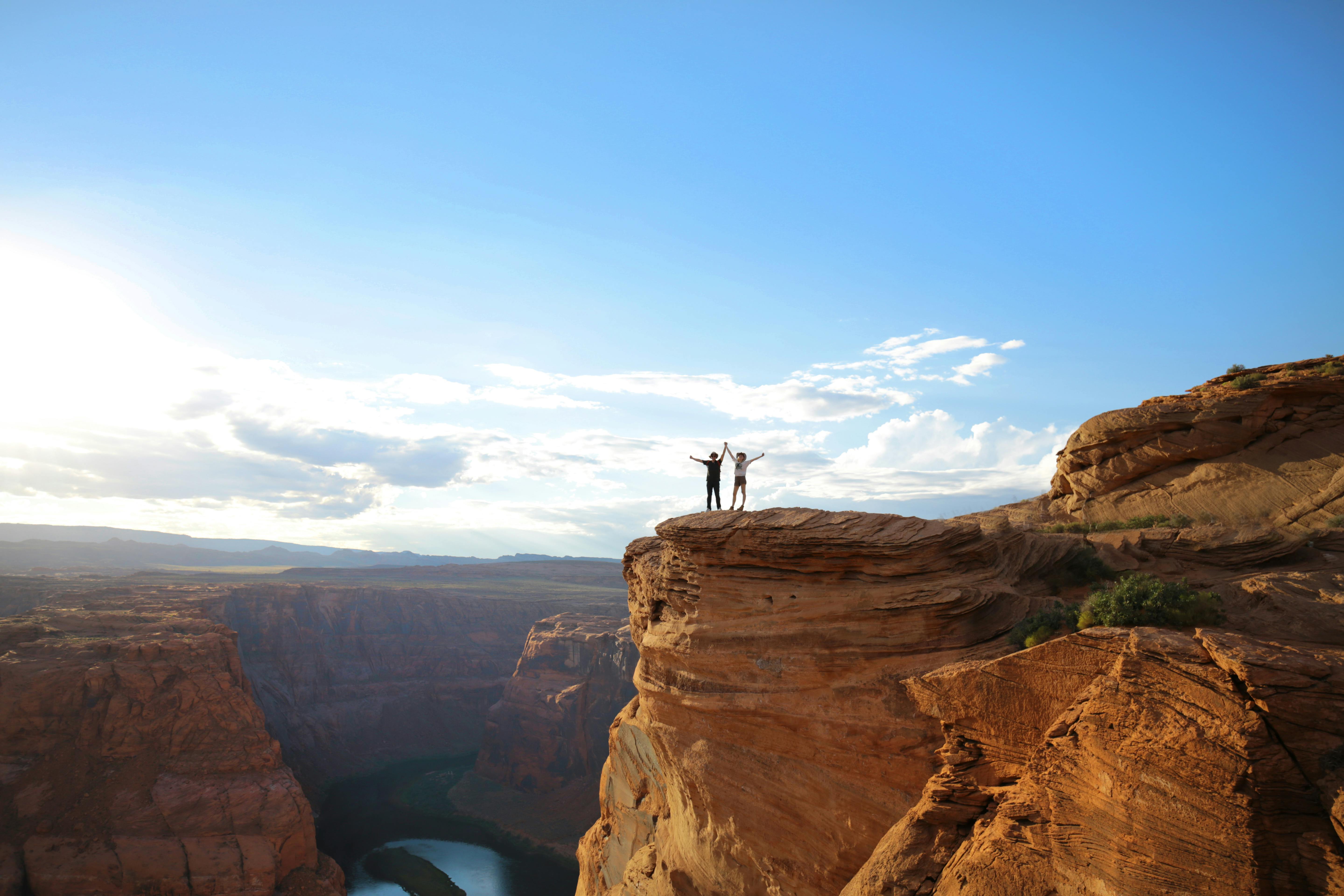 https://example.com/top-attractions.jpg